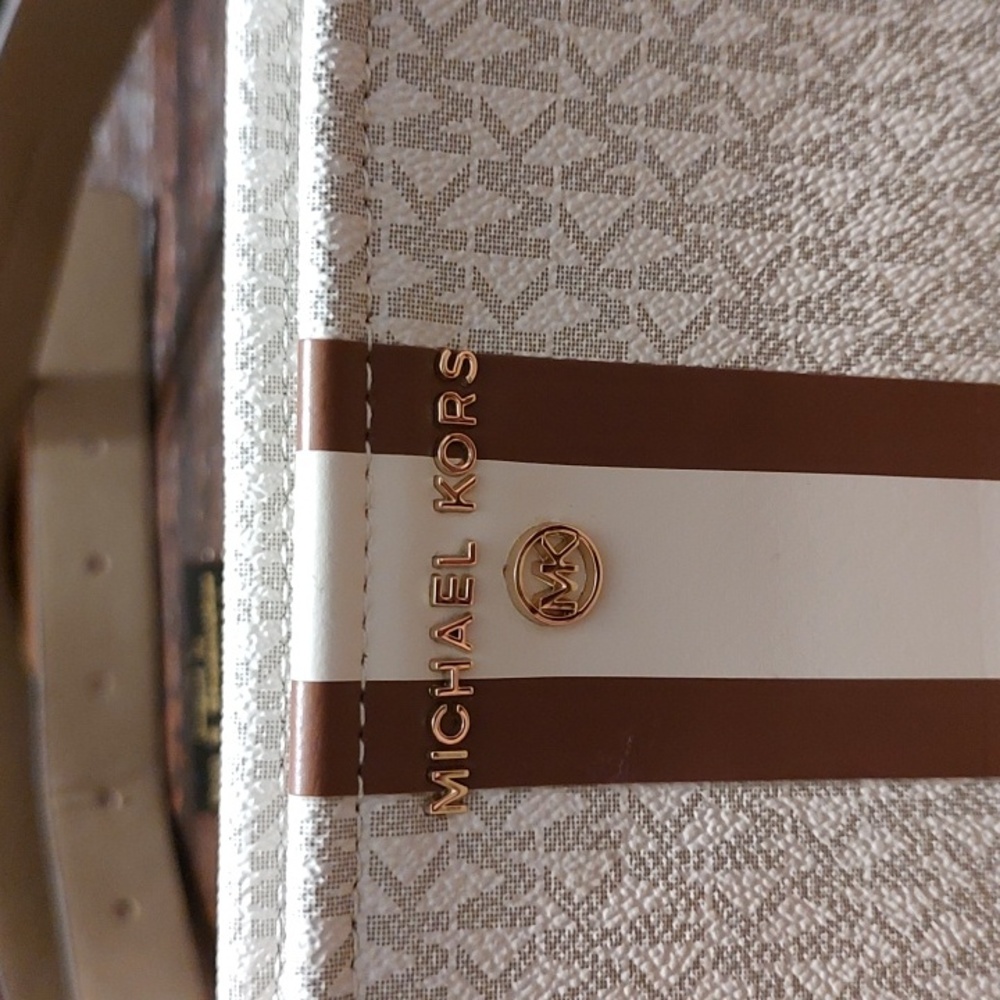 Michael Kors Belt Bag. Size S/M. $185 retail. Coated Canvas.Excellent Condition. - Picture 2 of 11